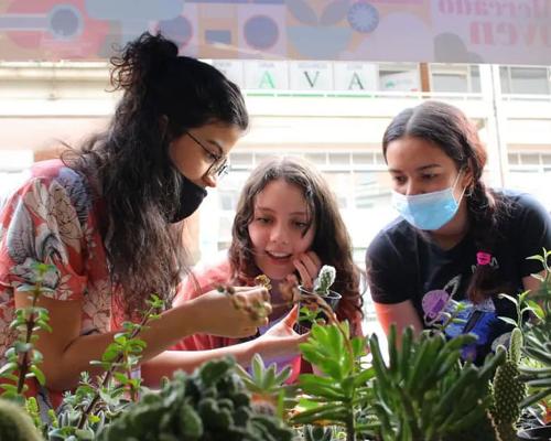 FotografoFoto Alcaldía de Medellín:Se abre la convocatoria para que emprendimientos juveniles participen del Mercado Joven: Mundos Posibles.